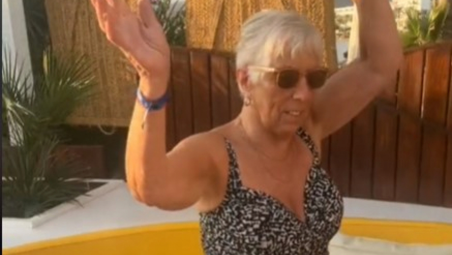 BAKA ĐUSKA KAO DA SUTRA NE POSTOJI Niko ne veruje da ova žena ima 82 godine, totalno izdominirala! (VIDEO)