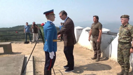 "BITKA IZNAD OBLAKA" Vučić odao počast palim srpskim vojnicima
