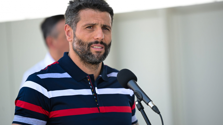 Šapić: Svi natpisi na Glavnoj autobuskoj stanici kao i sve table i nazivi ulica u gradu biće ispisani na ćirilici i engleskom jeziku, bez latinice