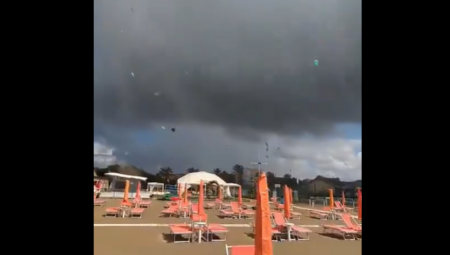 ZASTRAŠUJUĆI SNIMCI OLUJE U ITALIJI: Pijavica nosila sve s plaže, čovek nestao u bujici, srušio se most (VIDEO)