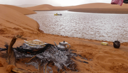 ŠOK SCENA U SAHARI Tamo pljušti kiša od srede, POTOP JE, napravilo se jezero! (FOTO) (VIDEO)