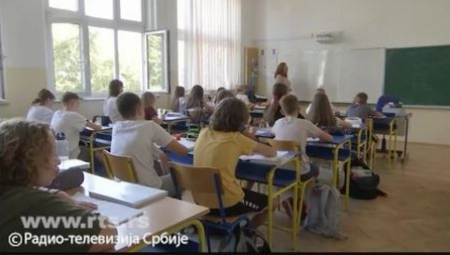 ZBOG MOBILNIH TELEFONA DECA SPORIJE MISLE I TEŽE ZAKLJUČUJU Ova škola u Srbiji ih je zabranila na času, a sada je u Nemačkoj uvedeno NOVO PRAVILO
