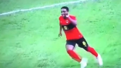 TOTALNI HAOS NA UTAKMICI Navijači čupali stolice i jurili igrače posle gola Zvezdinog fudbalera (VIDEO)