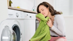 ODEĆA VAM JE GRUBA NAKON PRANJA I PEGLANJA?  Svi prave istu grešku, a rešenje je u ovoj sitnici