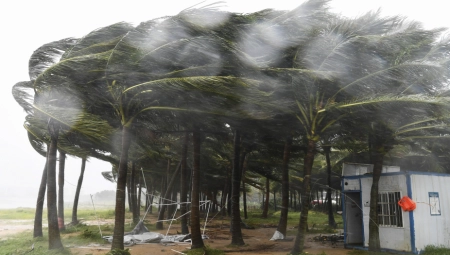 VIŠE OD 570.000 STANOVNIKA EVAKUISANO Na snazi crveni meteo alarm (FOTO)