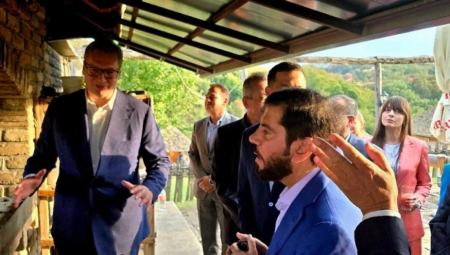 TEŠKO JE BITI DOMAĆIN Vučić: Mi u Srbiji volimo da dočekujemo goste za trpezom, punom naših tradicionalnih đakonija (FOTO)