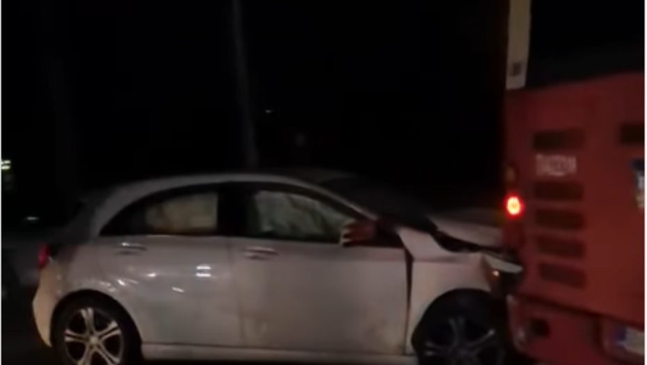 ŠTA JE OVO DANAS? JOŠ JEDAN SUDAR AUTOMOBILA I AUTOBUSA KOD VMA: Devojka sa povredama glave prevezena u Urgentni centar (VIDEO)