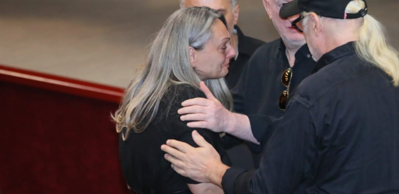 BORINA SUPRUGA STIGLA U KAPELU Dubravka nema od bola, jedva stoji na nogama