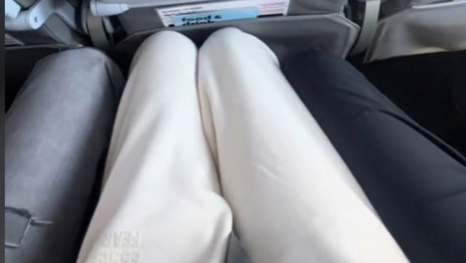 DEVOJKA DOŽIVELA JEZIVU NEPRIJATNOST U AVIONU Odvratno ponašanje bahatih saputnika na letu razbesnelo društvene mreže! (VIDEO)