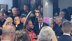 ESTRADA ZAVIJENA U CRNO Evo ko se sve pojavio na sahrani Bore Đorđevića