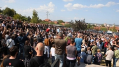 URLICI, SUZE I APLAUZ NA GROBLJU Bora Čorba sahranjen uz pesmu "Pogledaj dom svoj, anđele"