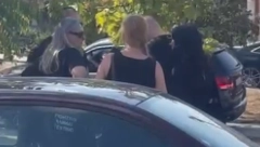 UDOVICA NEUTEŠNA NAKON SAHRANE BORE ČORBE Dubravka jedva stoji, oko nje prijatelji, bolni prizori na groblju!