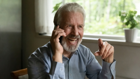 VIC DANA Zove muškarac ljubavnicu na telefon...