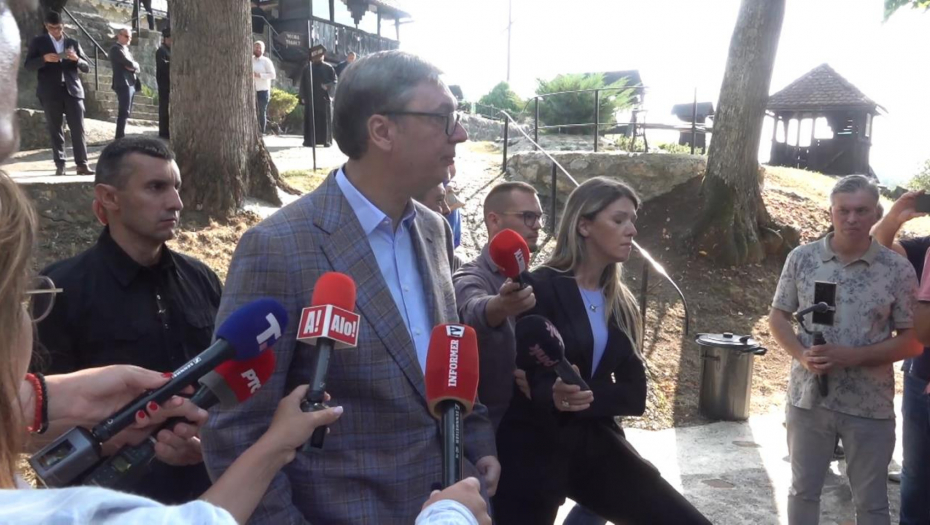 PREDSEDNIK VUČIĆ O NAPADIMA ĐILASA I PIONA OPOZICIJE: Njima dođem kao dežurni problem jer nisam fasciniran sekirama, balvanima i psovkama