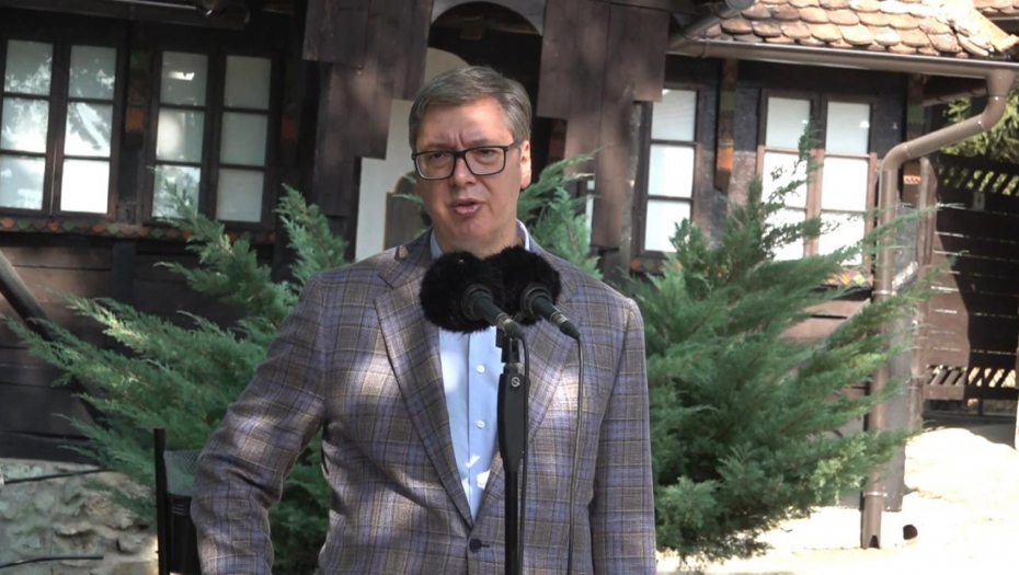 "ZA VREME KOMUNISTA SU PSOVALI BOGA, TO IM JE BILO GLAVNO" Predsednik obišao kompleks Crkve Uspenja presvete Bogorodice (VIDEO)