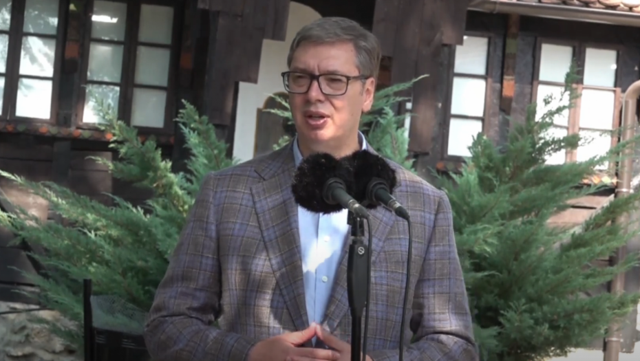 ''MENI JE CIRKUS TO ŠTO NE RADE NIŠTA OSIM ŠTO TVITUJU'': Predsednik Vučić o jasnoj i odgovornoj politici države i neodgovornosti opozicije