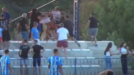 NEZAPAMĆENA TUČA NA UTAKMICI SRPSKE LIGE Pravi skandal na tribinama, sevale pesnice na sve strane, opšta panika na stadionu (VIDEO)
