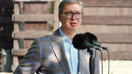 VUČIĆ O NAPADIMA OPOZICIJE "Njima je sve cirkus, jer ne rade ništa osim što tvituju po 10 sekundi dnevno, a onda očekuju da im narod ukaže poverenje"