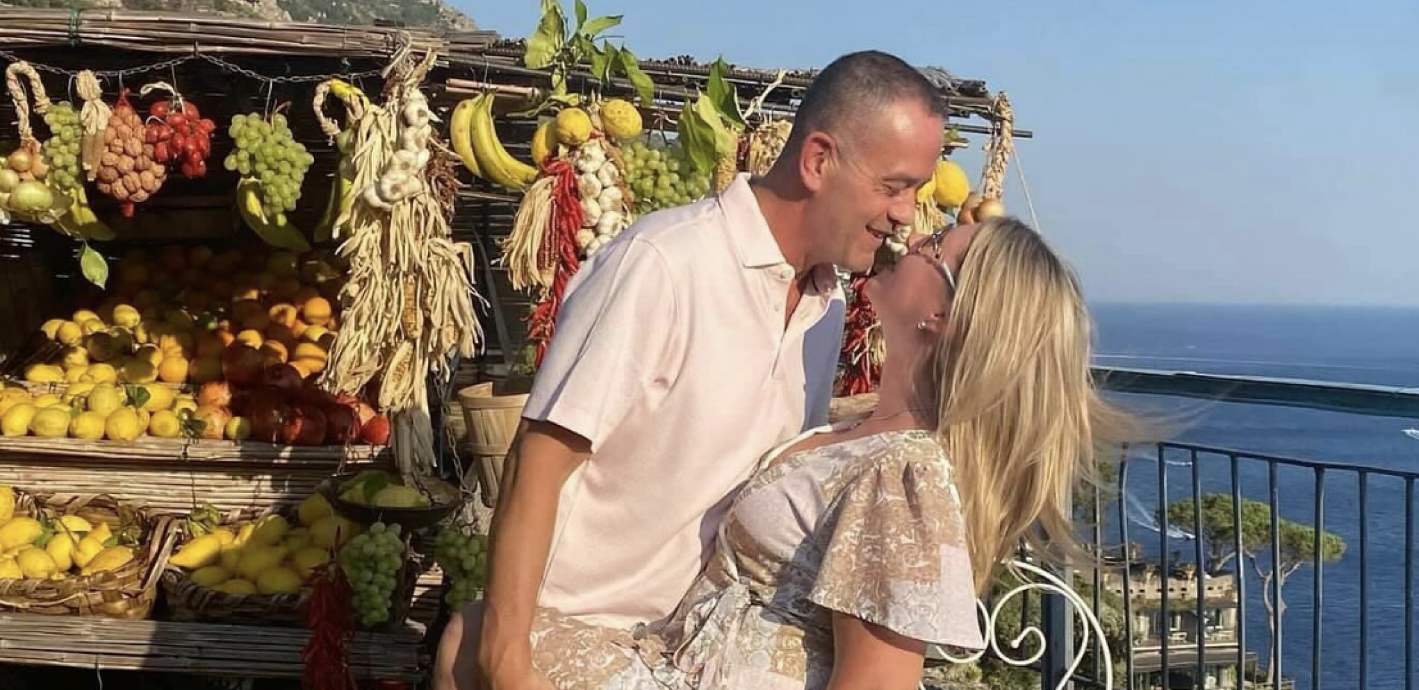 UDALA SE ZA 13 GODINA STARIJEG MUŠKARCA, PA PROMENILA ŽIVOT IZ KORENA Napustila prestižan posao, ostavila sve i sada živi svoj san