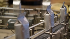 NEMAJU KO DA RADI ZA NJIH , A NUDE PLATU 1.700 EVRA Svako može da se prijavi, a nude i druge beneficije