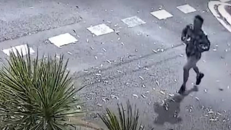 OVAJ ČOVEK JE URADIO NEŠTO JEZIVO BEBI U PARKU Traži ga nekoliko država, dete od 9 meseci ima jezive povrede po licu