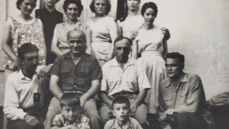 KATARINA DOŠLA IZ FRANCUSKE U SRBIJU DA PRONAĐE SVOJU PORODICU! Ima samo ove slike - ako nekog prepoznate JAVITE SE! (FOTO)