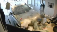 MRTAV PIJAN ULETEO KOLIMA U POGREBNU RADNJU: Hteo da ubije bivšu devojku i njenu majku! Dao bizarno objašnjenje (VIDEO)