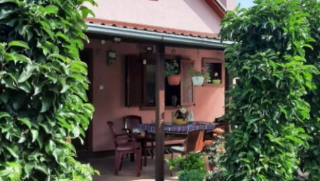 AU KAKVA CENA! Ovo je najjeftinija kuća na Fruškoj Gori – ima 120 kvadrata, voćnjak i ogroman plac