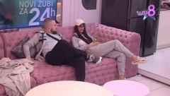 PRŠTE POLJUPCI SA SVIH STRANA! Strast između njih se rodila preko noći, a evo o kome je reč