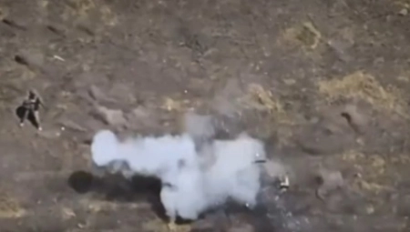DOSAD NEVIĐENO NA FRONTU Rus ispraznio šaržer na dron-kamikazu, pa pribegao OČAJNIČKOM potezu! (VIDEO)