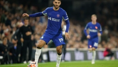 ENGLEZ POZIRAO SA ZASTAVOM TERORISTIČKE OVK Nezapamćeni skandal poznatog fudbalera, na ovo FIFA mora da reaguje (FOTO)