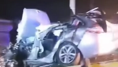 OVAKO IZGLEDA AUTOMOBIL NA KOJI JE NALETEO VOZ U VREOCIMA Vozač pukom srećom preživeo (FOTO/VIDEO)