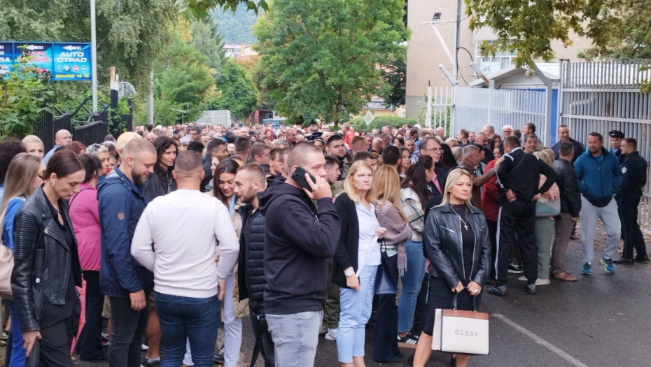 14. DAN BLOKADE SRPSKIH INSTITUCIJA NA SEVERU KIM Kurtijev teror se nastavlja, zaposleni Srbi još ne mogu na posao!