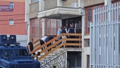 KURTIJEVI KERBERI IZNOSE NOVAC U DŽAKOVIMA Zaplenjeni preostali dinari i dokumentacija iz NBS u Leposaviću