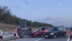 AUTOMBIL ZAVRŠIO NA KROVU Jeziva saobraćajna nesreća kod Paraćina (VIDEO)