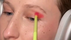 ZABORAVITE NA BOTOKS Genijalan mejkap trik na najlepši mogući način ističe prirodnu lepotu, ovo mogu svi!