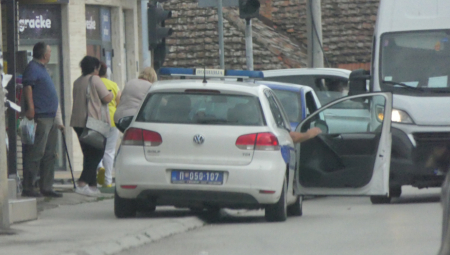 TELO MUŠKARCA PRONAĐENO U AUTOMOBILU U ČAČKU! Policija odmah stigla na lice mesta, istraga u toku!