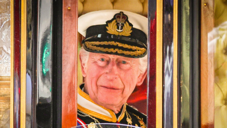 KRALJ ČARLS KRŠI PRAVILA Dočekao sportski tim kako priliči, a onda uradio nešto potpuno neočekivano, snimak je raznežio milione!