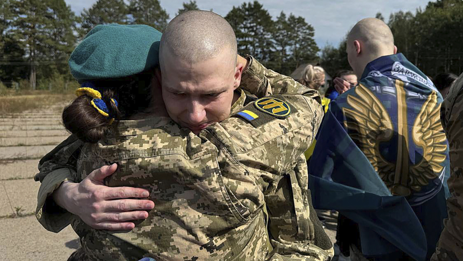 49 UKRAJINACA OSLOBOĐENO JE IZ RUSKOG ZAROBLJENIŠTVA Zelenski poslao poruku (FOTO)