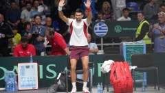 AUUU, ŠTA JE URADIO NOVAK Đoković izveo mađioničarski trik na treningu reprezentacije, publika upala u trans (VIDEO)