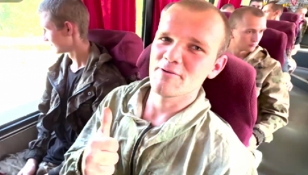OSMEH NA LICIMA OSLOBOĐENIH RUSKIH VOJNIKA Vratili su se u Moskvu (VIDEO)