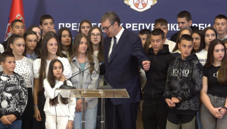 PREDSEDNIK ČESTITAO ROĐENDAN DEVOJČICI IZ BILEĆE: Podelio snimak na društvenim mrežama - "Videh osmeh na Petrinom licu" (VIDEO)