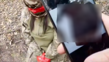 RUSI ZAROBILI DVE PRELEPE UKRAJINKE: Šokirani su bili "vrućim" snimcima na njihovim telefonima! (VIDEO)