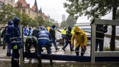 DRAMA NA DUNAVU! Kruzer pun turista zarobljen nasred vode, ne mogu da napuste brod (FOTO)