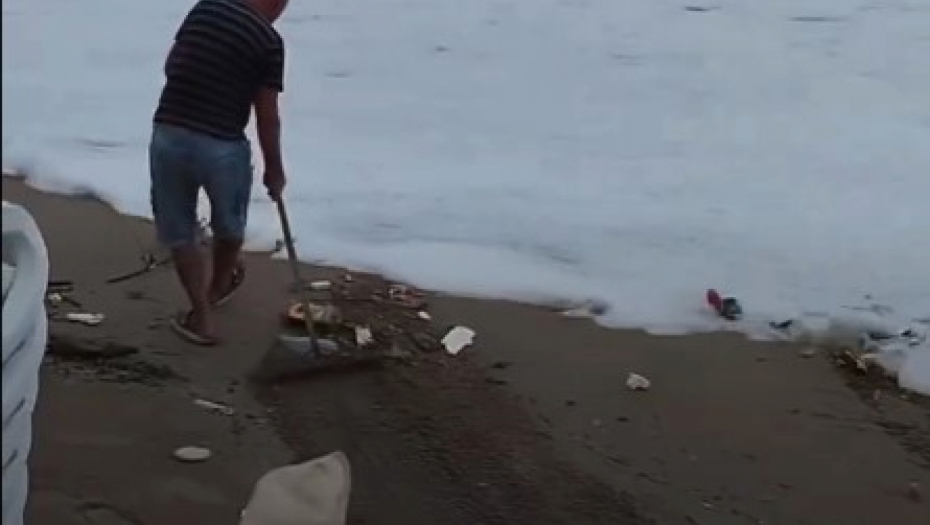 "JEZIVO" Prizor sa plaže u Sutomoru zgrozio ljude