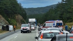 DEČJE STVARI RASUTE PO PUTU Detalji nesreće na Zlatiboru, žena poginula, mešalica za beton sletela s puta