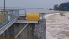 NAMETNUT JE REŽIM KATASTROFE Pukla još jedna brana u Poljskoj, tamo je OPŠTA KATAKLIZMA (VIDEO)