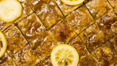 SUVA PITA SA ORASIMA Po 1 stvari se razlikuje od baklave, a podjednako ukusna i izdašna