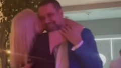 POZNATA VODITELJKA U LJUBAVNOM ZANOSU SA DEČKOM Na javnom mestu radili ovo, pojavio se snimak!