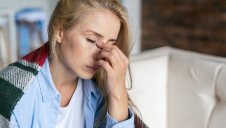 KAKO UBLAŽITI BOL U SINUSIMA? Spas je domaće ulje od biljke koju možete da nađete na svakoj livadi